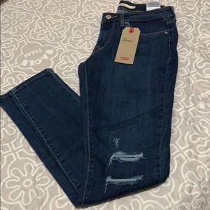 Levi's Jeans - Levi’s 711 skinny jeans size 28/ 30. NWT Levi's Jeans - Levi’s 711 skinny jeans size 28/ 30. NWT